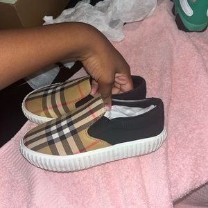 Little Girl Burberry tennis shoe Size 32 USA size 1